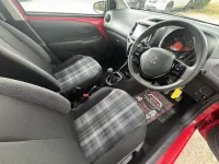 Used Peugeot 108 Active 72 HP (52 kW) 2019 Red Hatchback