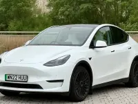 Używany Tesla Model Y Long Range AWD 286 kW (389 KM) 2025 SUV
