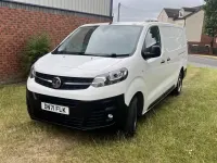 Used Vauxhall Vivaro 100 HP (73 kW) 2021 White MPV