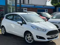 Used Ford Fiesta Zetec 82 HP (60 kW) 2015 White Hatchback