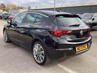Second-hand Vauxhall Astra Edition 2021 Negru Hatchback