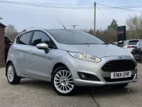 Usado Ford Fiesta Titanium 105 HP (77 kW) 2014 Prateado Citadino