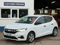 Used Dacia Sandero Essentiel 91 HP (66 kW) 2023 White Hatchback