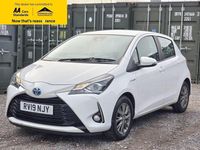 Used Toyota Yaris Hybrid 100 HP (73 kW) 2019 White Hatchback