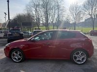 Used Alfa Romeo Giulietta Edizione Speciale 175 HP (128 kW) 2016 Red Hatchback