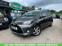 Used Toyota Yaris Hybrid 101 HP (74 kW) 2016 Grey Hatchback