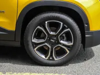 Used Jeep Avenger EV Summit 113 kW (154 HP) 2025 Yellow SUV