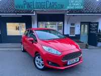 Używany Ford Fiesta Zetec 82 KM (60 kW) 2015 Czerwony Hatchback