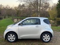 Usado Toyota iQ 68 HP (50 kW) 2009 Prateado Citadino