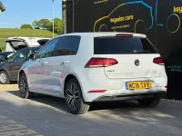 Używany VW Golf VII SE 125 KM (91 kW) 2018 Srebrny Hatchback