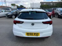 Used Vauxhall Astra SRi 2016 White Hatchback