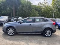 Usado Volvo V40 Pro 150 CV (110 kW) 2018 Gris Utilitario