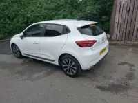 Used Renault Clio Iconic 100 HP (73 kW) 2020 White Hatchback