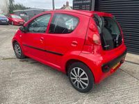 Used Peugeot 107 68 HP (50 kW) 2011 Red Hatchback