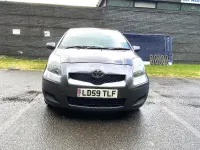 Używany Toyota Yaris 101 KM (74 kW) 2009 Szary Hatchback