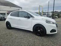 Used Peugeot 208 GT-line 110 HP (80 kW) 2016 White Hatchback