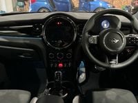 Second-hand Mini Cooper Sport 136 CP (100 kW) 2023 Roșu Hatchback