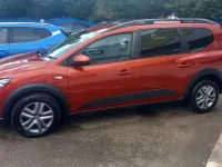 Usado Dacia Jogger Comfort 110 CV (80 kW) 2022 Marrón Monovolumen