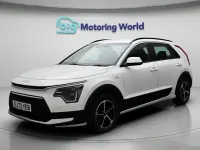 Begagnad Kia Niro 141 HK (103 kW) 2023 Vit SUV