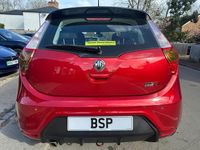 Usado MG MG3 106 HP (77 kW) 2018 Vermelho Citadino