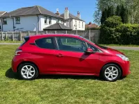 Używany Peugeot 208 Active 2015 Czerwony Hatchback