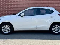 Used Mazda 2 90 HP (66 kW) 2015 White Hatchback