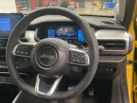 Begagnad Jeep Avenger Altitude 114 kW (156 HK) 2024 Gul SUV