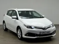 Used Toyota Auris 116 HP (85 kW) 2017 White Hatchback