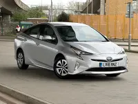 Używany Toyota Prius 122 KM (89 kW) 2018 Srebrny Hatchback