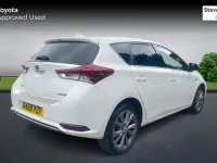 Used Toyota Auris Hybrid 136 HP (100 kW) 2018 White Hatchback