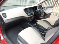 Used Hyundai i20 Premium 90 HP (66 kW) 2015 Red Hatchback