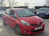 Begagnad Toyota Yaris SR 2011 Röd Halvkombi