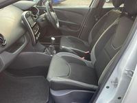 Used Renault Clio IV Dynamique 75 HP (55 kW) 2017 White Hatchback