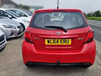 Used Toyota Yaris 99 HP (72 kW) 2015 Red Hatchback