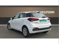 Used Hyundai i20 75 HP (55 kW) 2018 White Hatchback