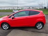 Used Ford Fiesta Zetec 100 HP (73 kW) 2015 Red Hatchback