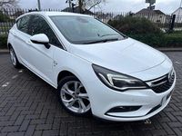Used Vauxhall Astra Design Edition 125 HP (91 kW) 2017 White Hatchback
