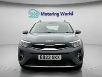 Usado Kia Stonic 99 CV (72 kW) 2022 Gris SUV