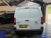 Used Citroën Berlingo 100 HP (73 kW) 2018 White MPV