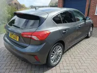 Usado Ford Focus Titanium X 150 CV (110 kW) 2018 Gris Utilitario