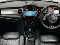 Używany Mini Cooper Exclusive 134 KM (98 kW) 2022 Czarny Hatchback