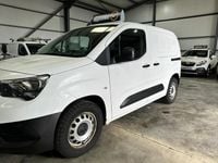 Second-hand Vauxhall Combo Edition 100 CP (73 kW) 2020 Alb Monovolum