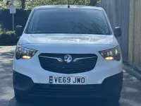 Second-hand Vauxhall Combo Edition 100 CP (73 kW) 2019 Alb Monovolum