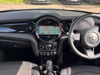 Usado Mini Cooper Classic 134 CV (98 kW) 2023 Plateado Utilitario
