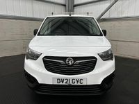 Second-hand Vauxhall Combo 100 CP (73 kW) 2021 Alb Monovolum