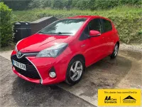 Used Toyota Yaris 101 HP (74 kW) 2016 Red Hatchback