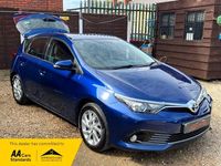 Used Toyota Auris 116 HP (85 kW) 2015 Blue Hatchback