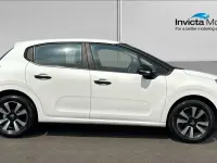 Used Citroën C3 PureTech 82 HP (60 kW) 2017 Bianca white gloss Hatchback