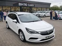 Used Vauxhall Astra 2018 White Estate