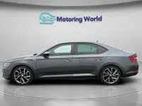 Gebraucht Skoda Superb SportLine 150 PS (110 kW) 2018 Grau Kleinwagen